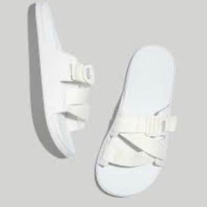 EUC Chacó white sandal